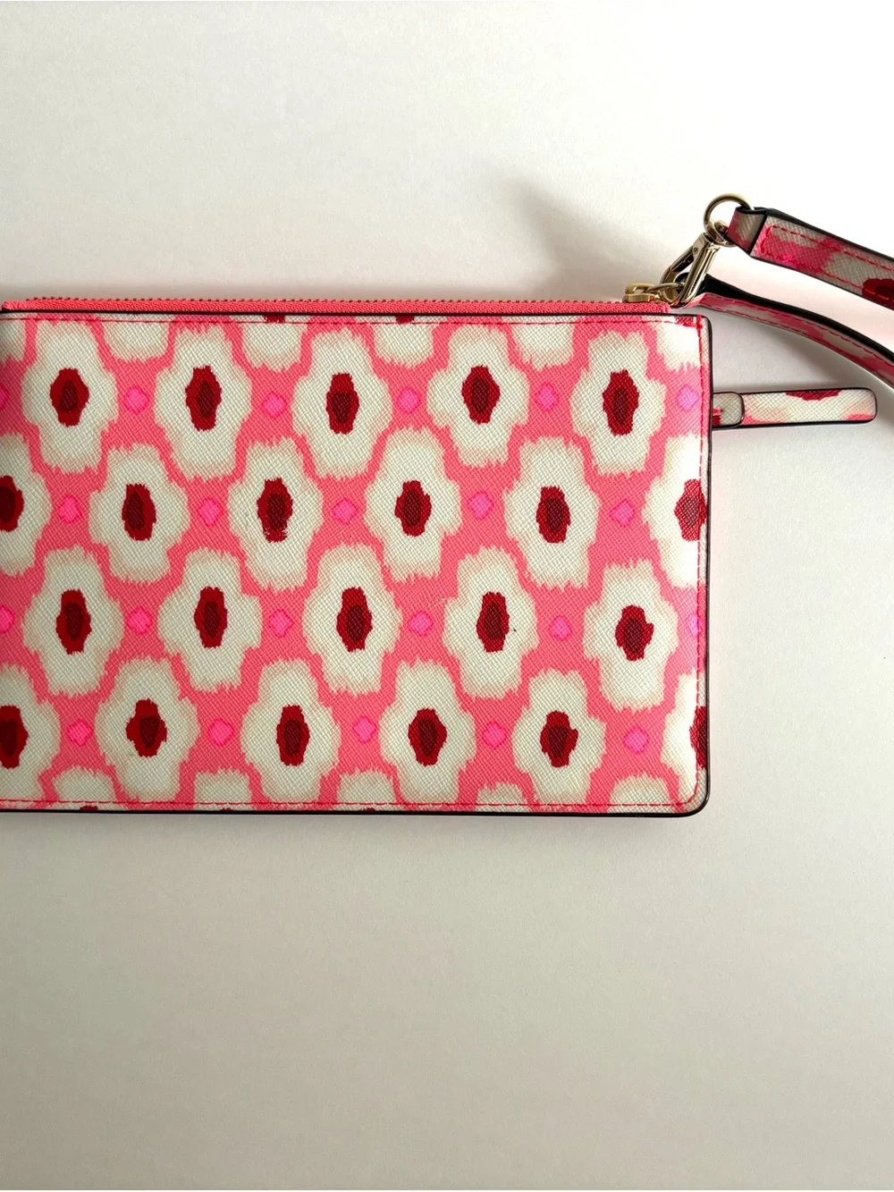 kate spade pink and white patterned wristlet clutch with gold hardware